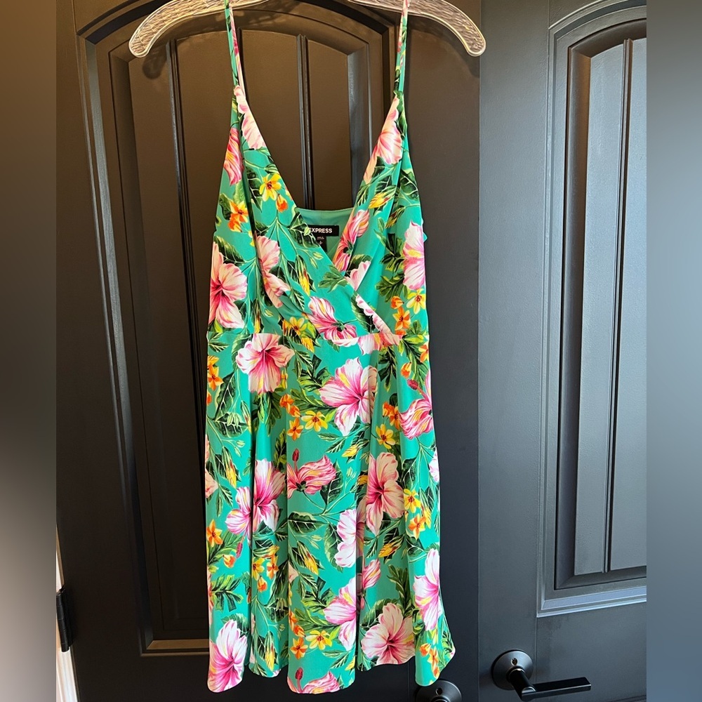 Express green floral above the knee dress